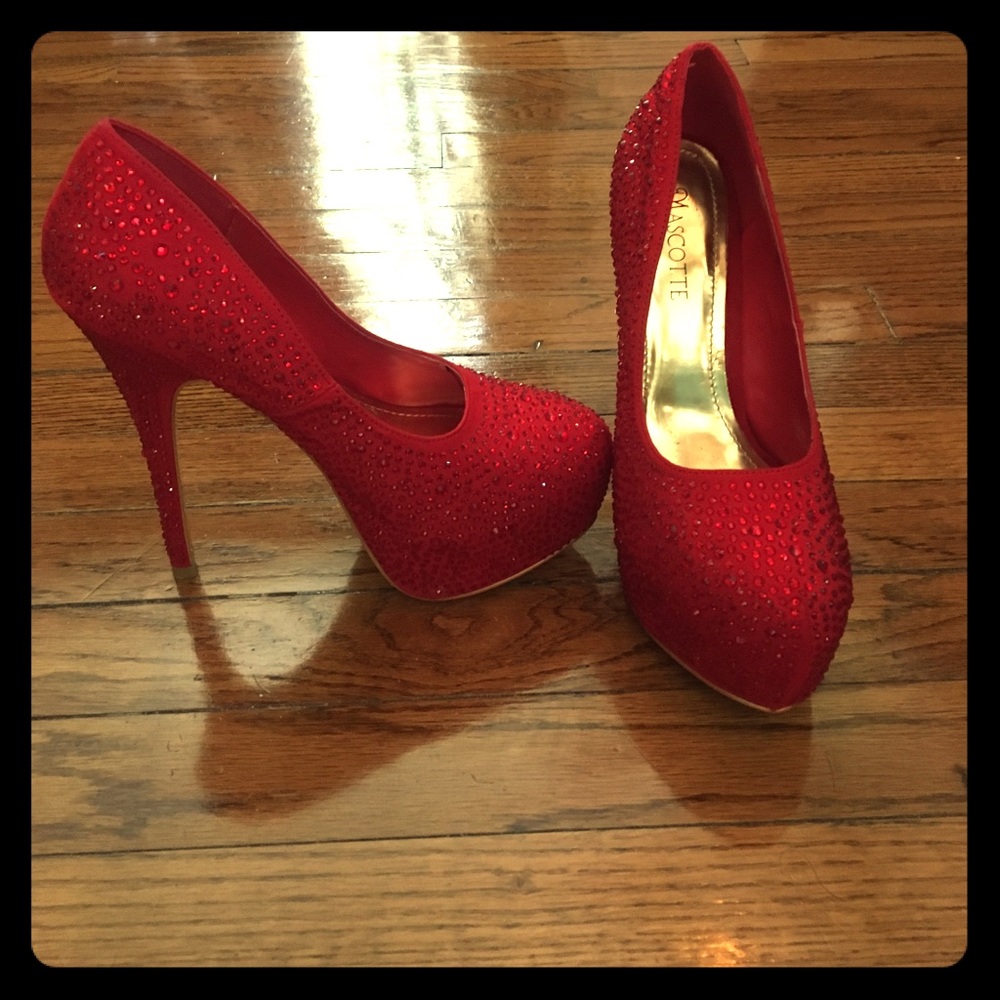 Red rhinestone 👠