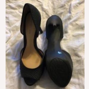 NWOT Black platform peep toe