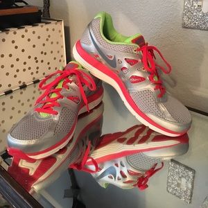 Nike dual fusion woman's size 11