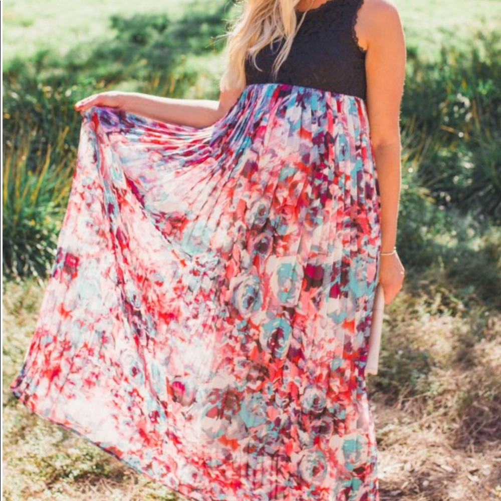Black Lace Pleated Floral Chiffon Maternity Maxi
