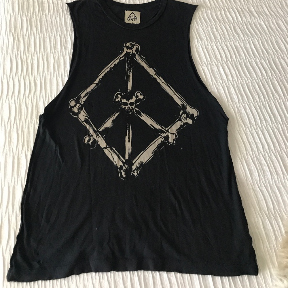 UNIF Slight Distressed Muscle Tee
