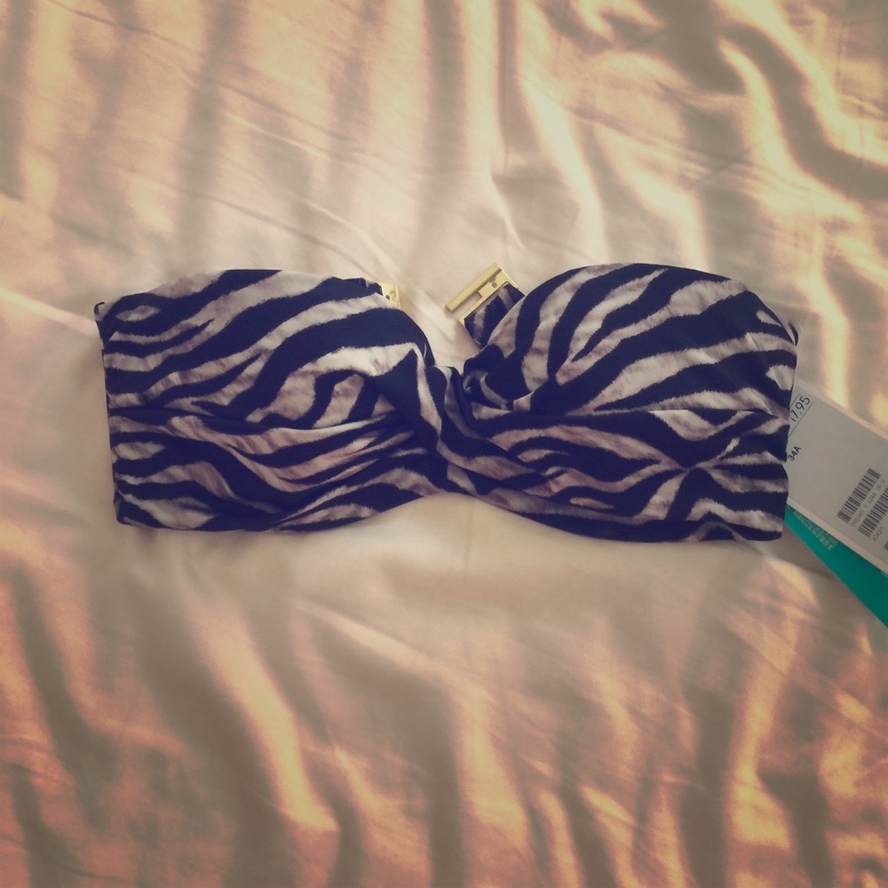Chic H&M zebra print swim top