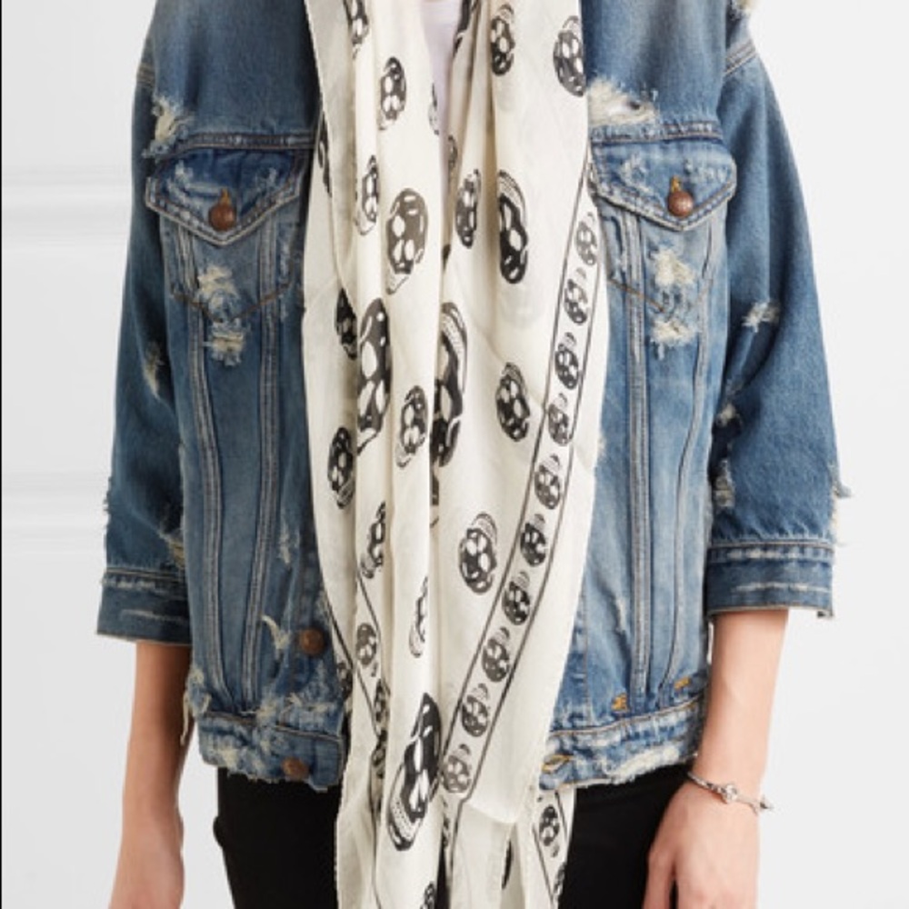 AUTHENTIC Alexander McQueen skull print silk scarf