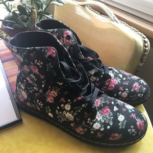 Dr. Martens Floral Hackney Boots