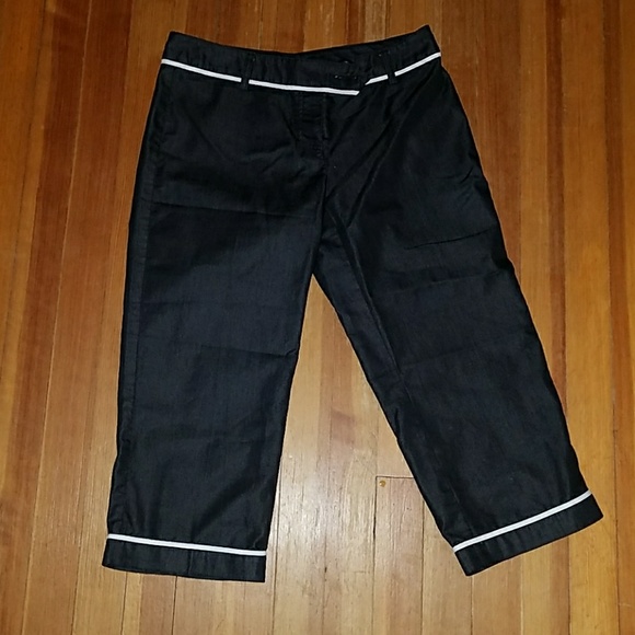 ⬇️ CLEARANCE ⬇️ Black Capris - Picture 3 of 6