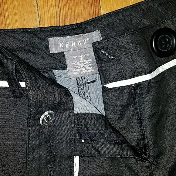 ⬇️ CLEARANCE ⬇️ Black Capris - Picture 4 of 6