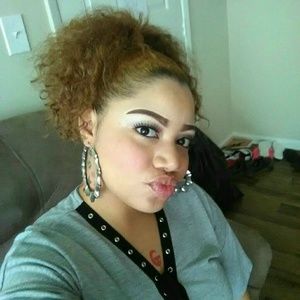 Meet your Posher, Courtney