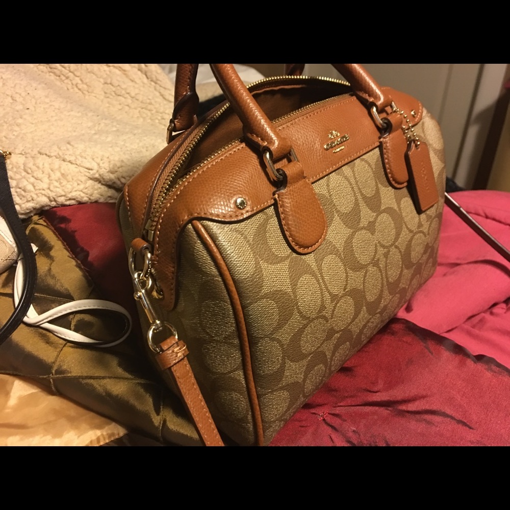 Coach hand bag - Picture 2 of 2