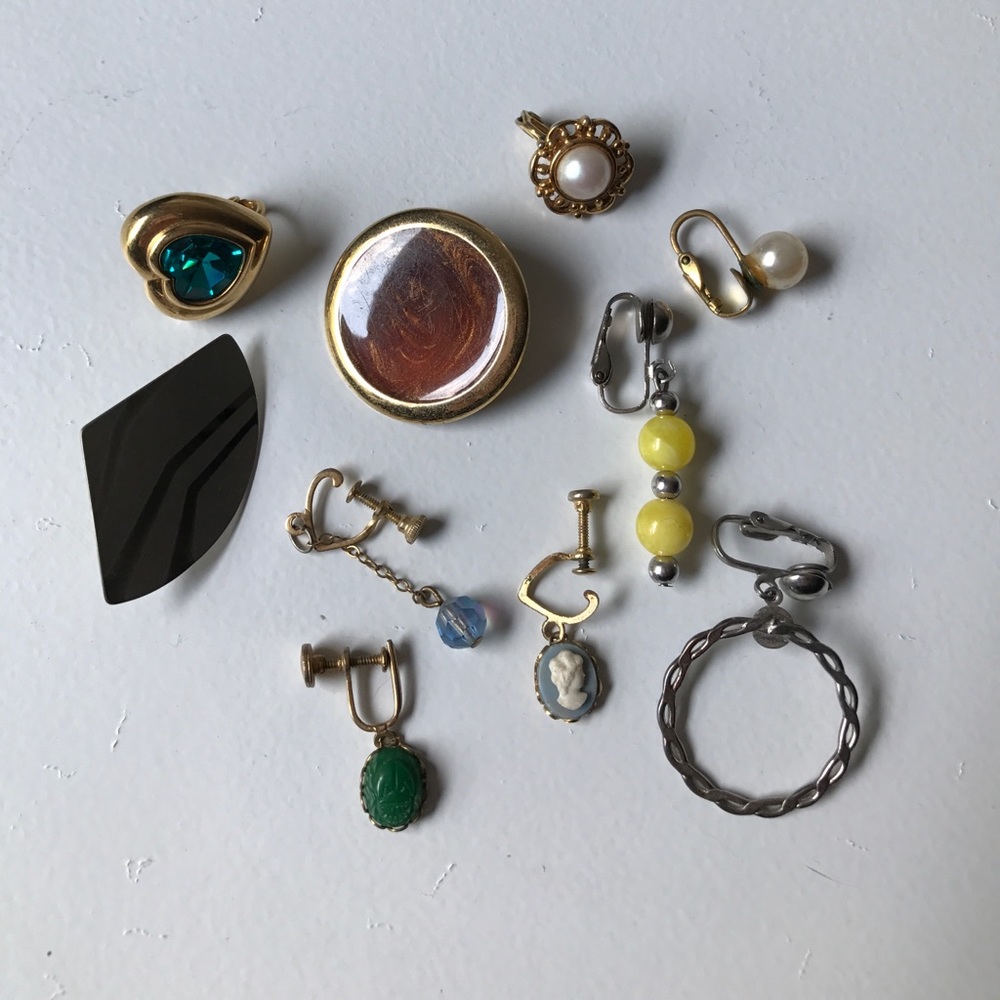Lot of miscellaneous single clip earrings