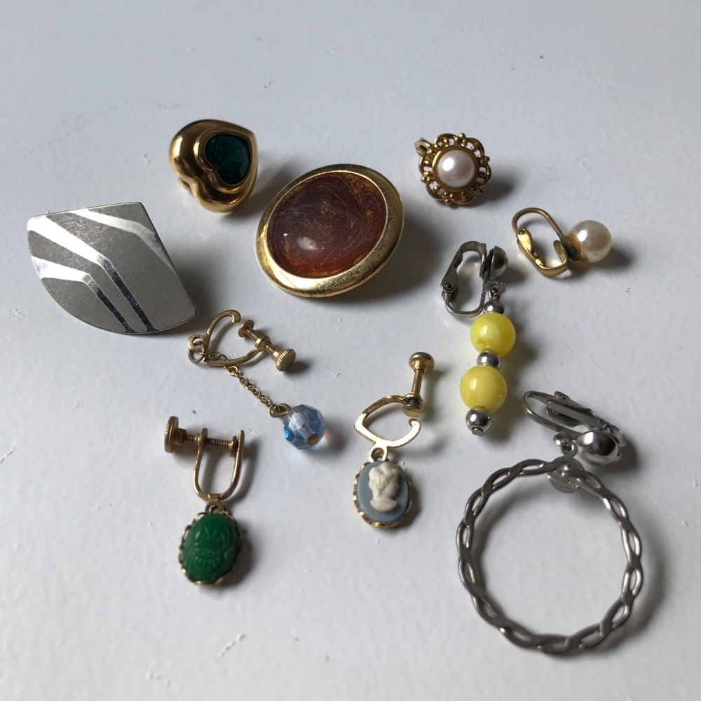 Lot of miscellaneous single clip earrings - Picture 2 of 2