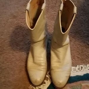 Women's size 7B light light gray boots