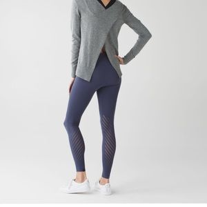 Lululemon Size 8 - Enlighten Tight
