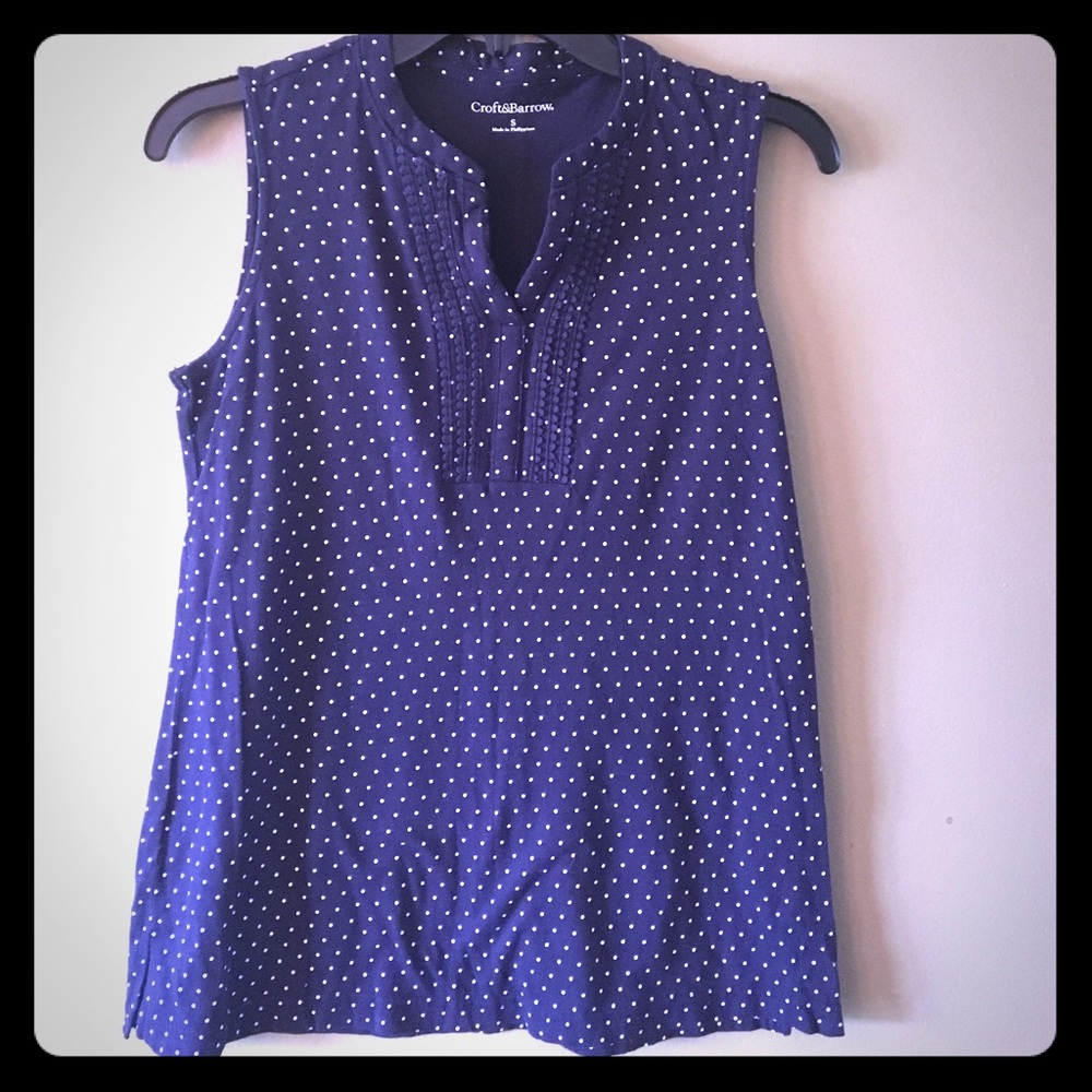 Sleeveless shirt
