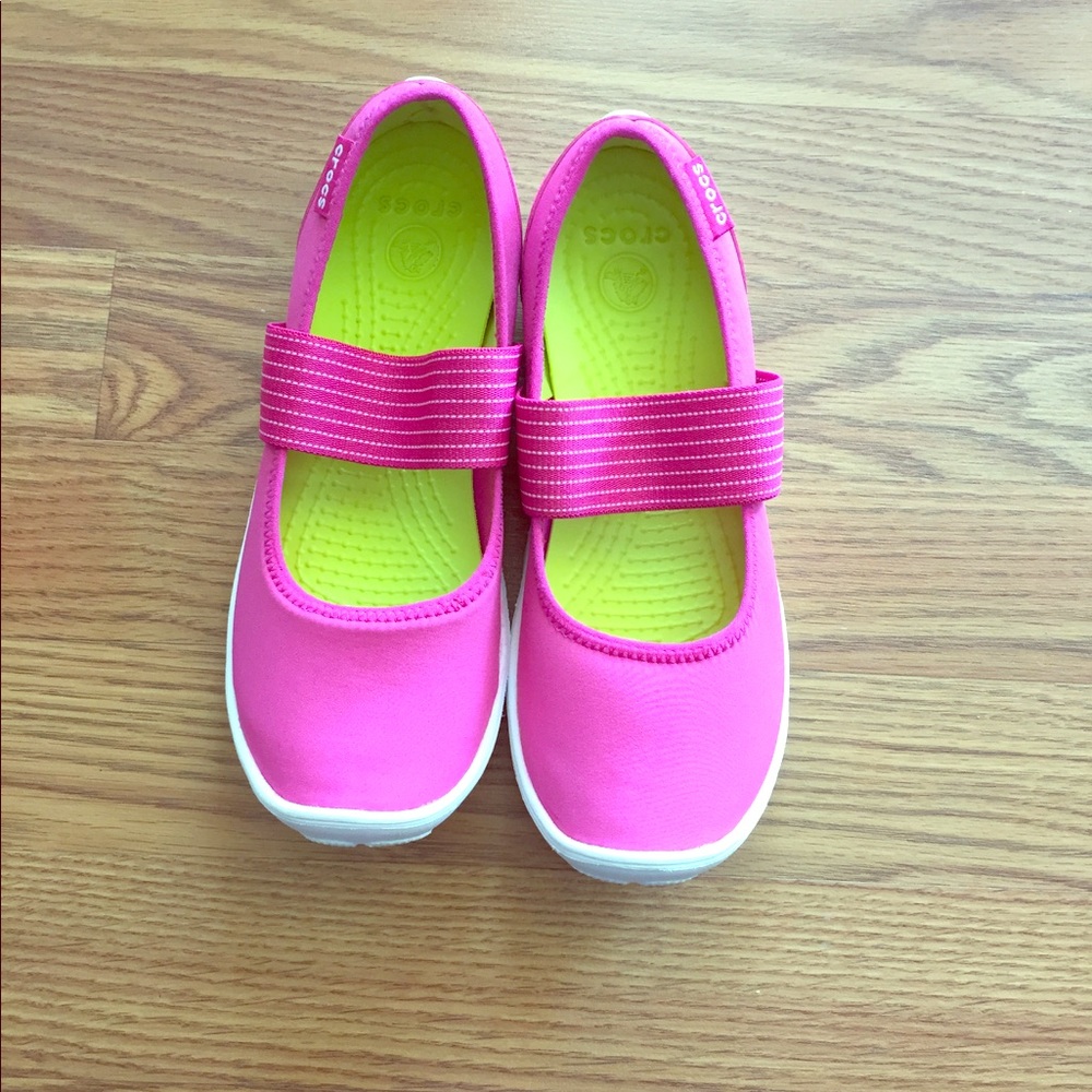Crocs Women's Duet Busy Day Mary Jane Flats.