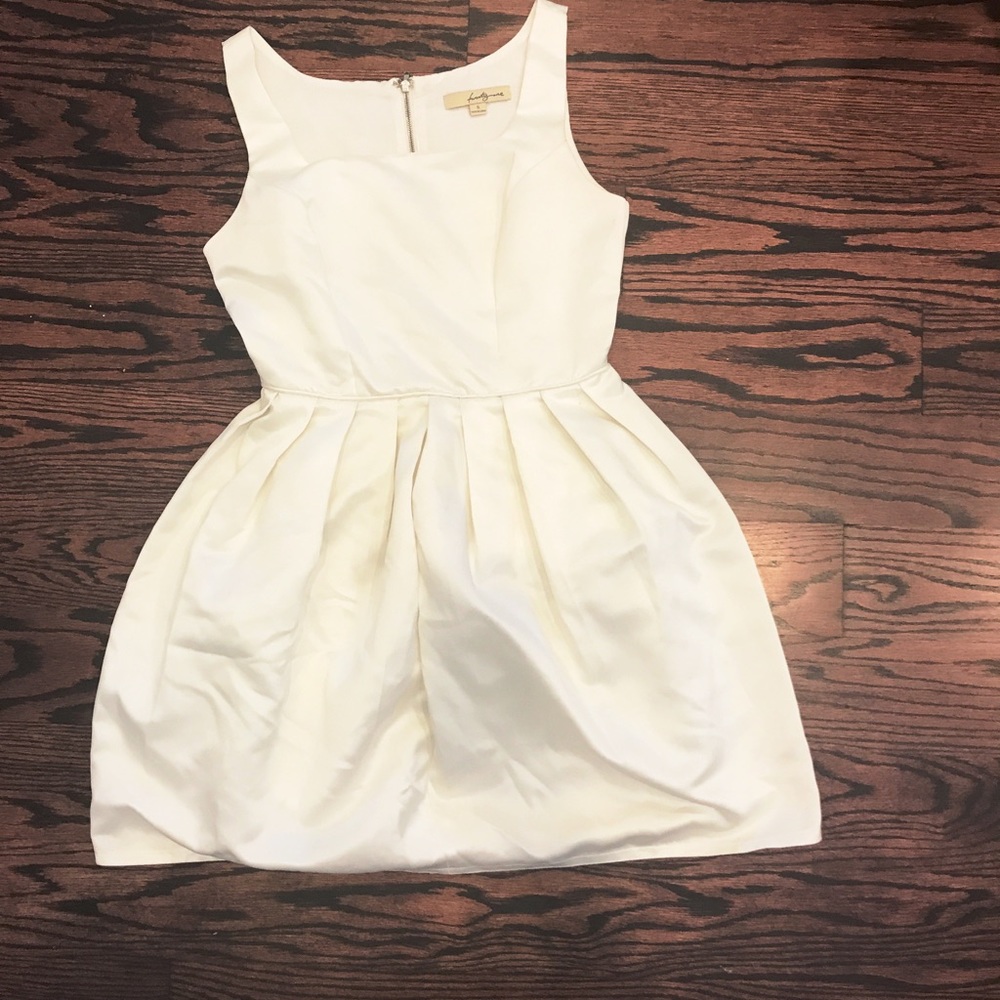 White balloon dress