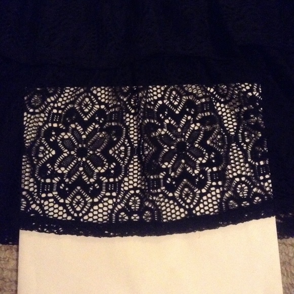 Selena Gomez skirt - Picture 4 of 8