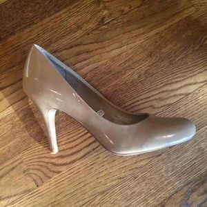 Nude Pumps (size 9)