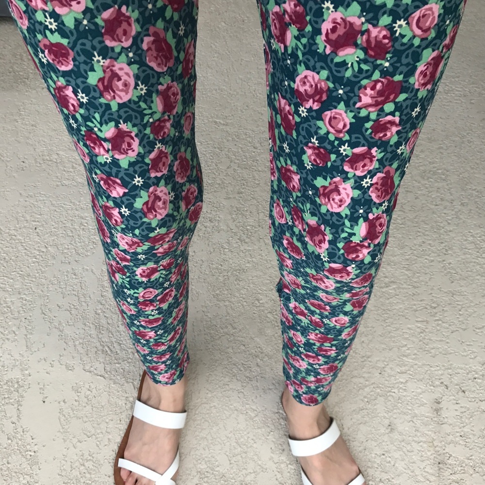 Lularoe TC Leggings! Roses~ tall and curvy.