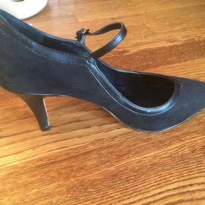 Suede Mary Jane's with pointed toe and strap