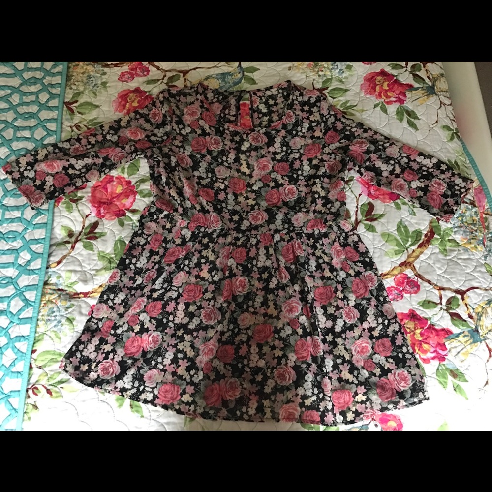 Forever 21. Long sleeved mini floral dress