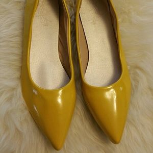 NEW Yellow Point toe flat shoe