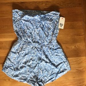 Billabong Strapless romper, never worn!!