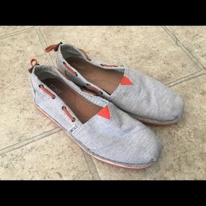 Toms Linen slip on