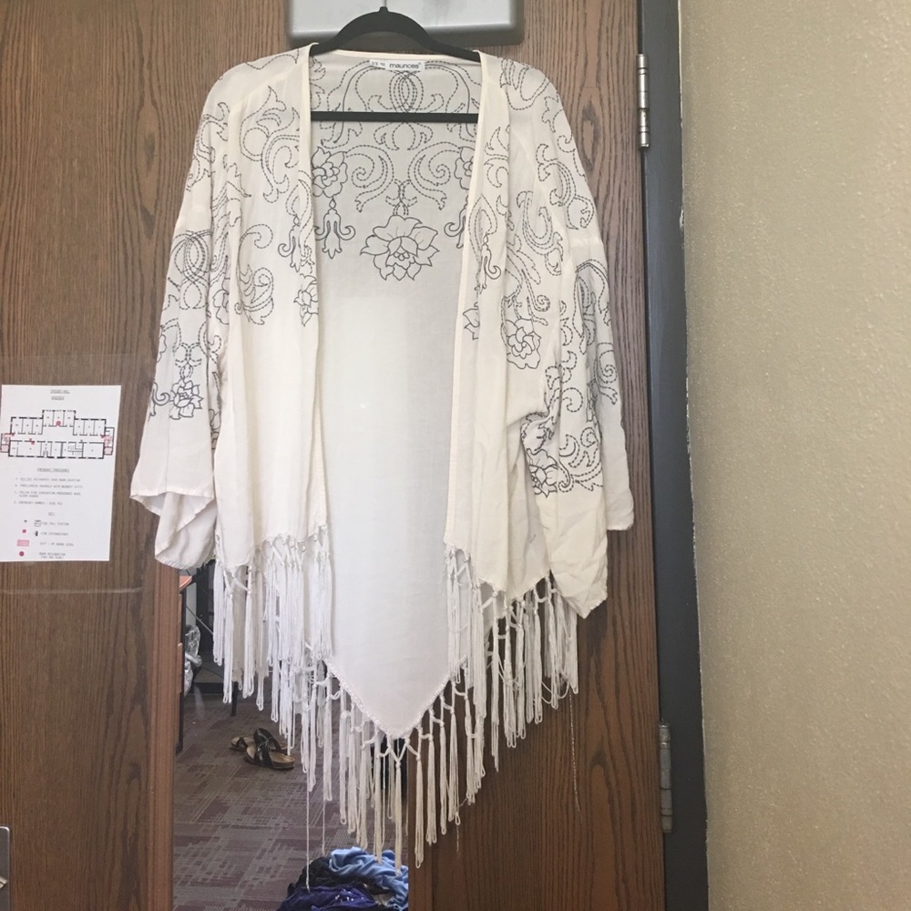 Maurices Kimono style cover