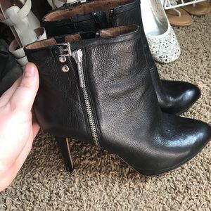 Donald Pliner heeled Boots