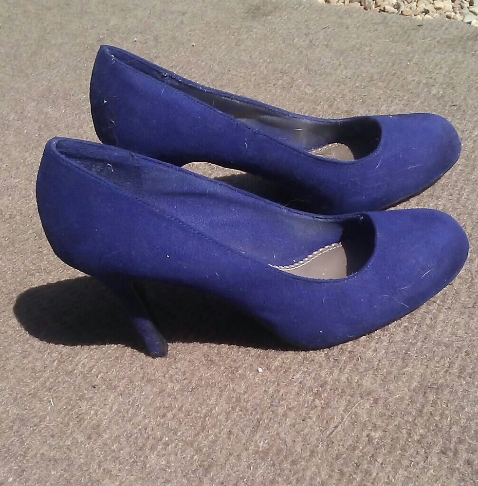 Blue pumps/heels
