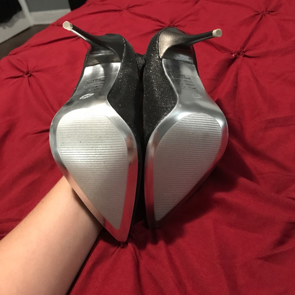Heels - Picture 3 of 3