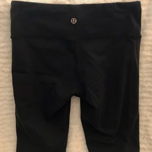 Lululemon Black Wunder Under Crops