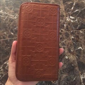 Tory Burch camel wallet