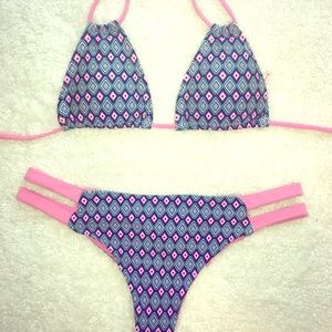 🦊Price Drop!🦊 Blue and Pink Dollboxx Bikini
