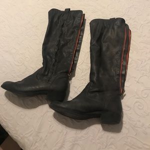Grey boots with back orange zipper