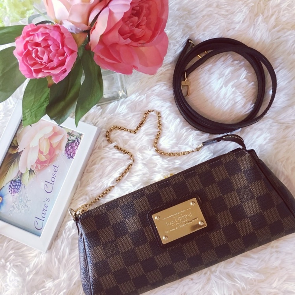 ❗️SOLDinFB❗️Louis Vuitton Damier Ebene Eva Clutch