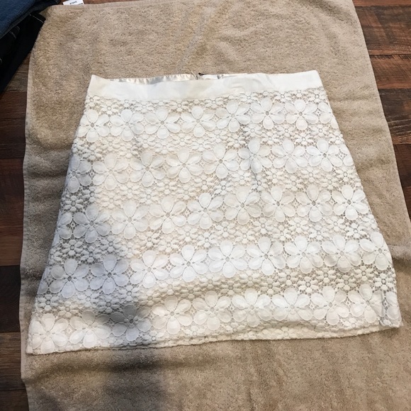 LOFT  cream Lace skirt - Picture 1 of 3