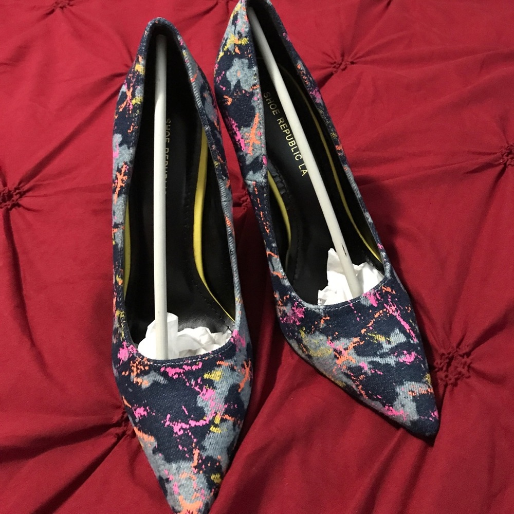 Heels - Picture 2 of 3