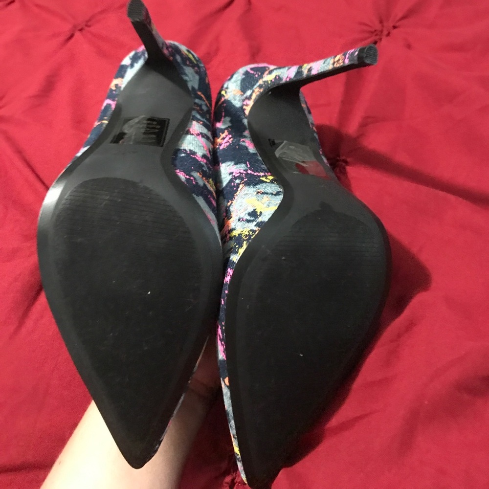 Heels - Picture 3 of 3