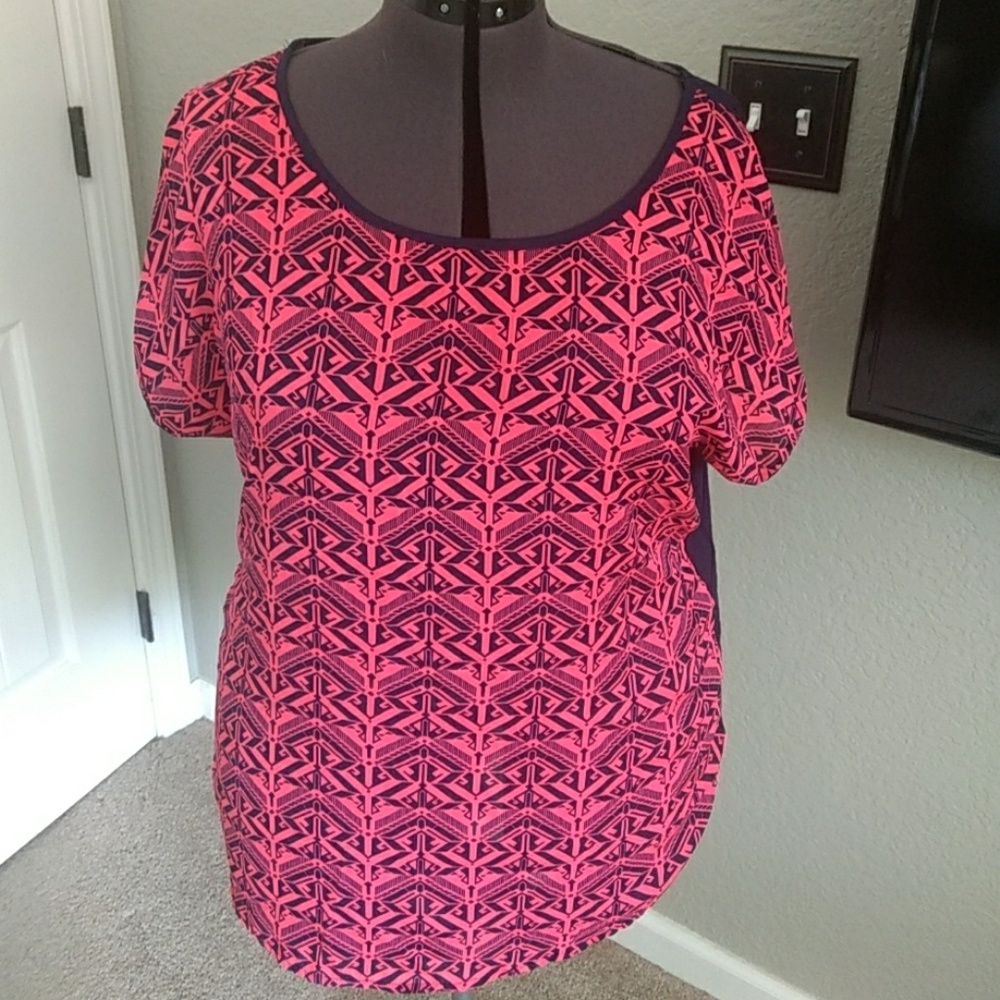 Hot Pink & Navy Geometric Top - Picture 1 of 2