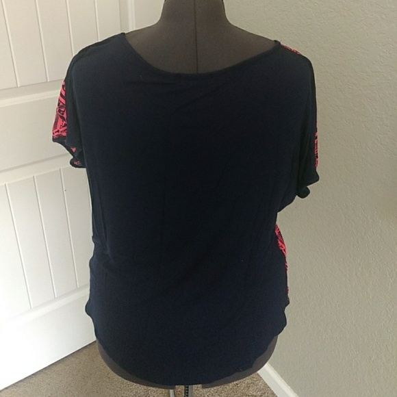 Hot Pink & Navy Geometric Top - Picture 2 of 2
