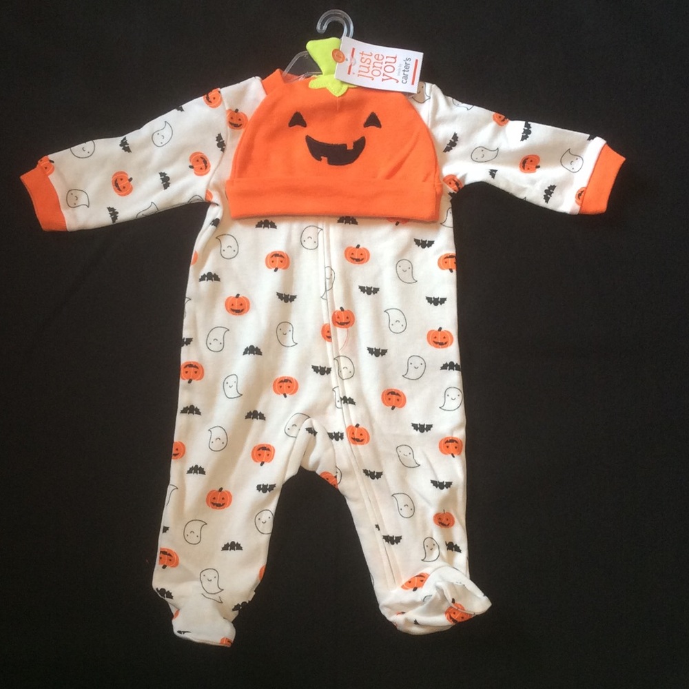 Lightweight zip up footed sleeper 🎃
