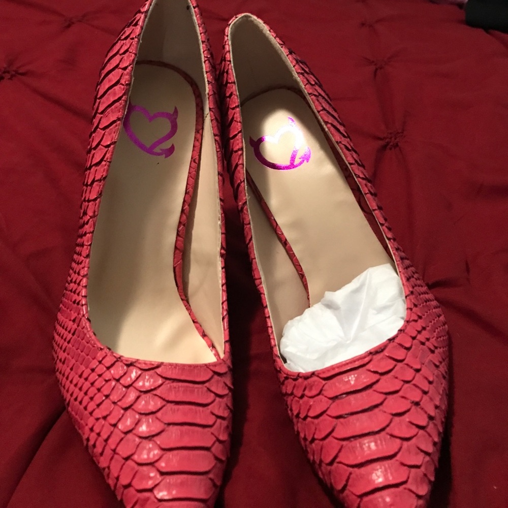 Heels - Picture 2 of 4