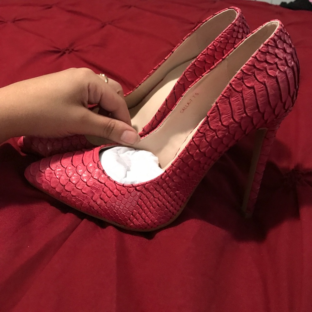Heels - Picture 3 of 4