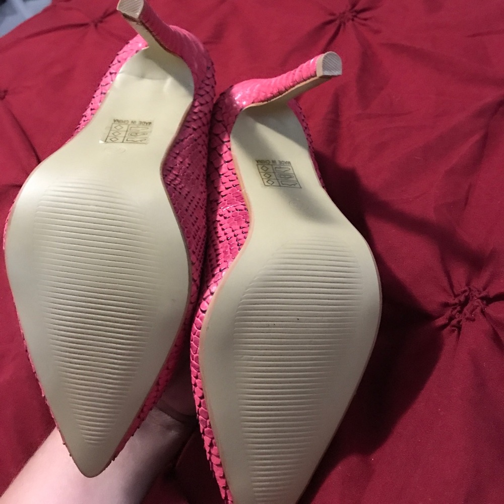 Heels - Picture 4 of 4