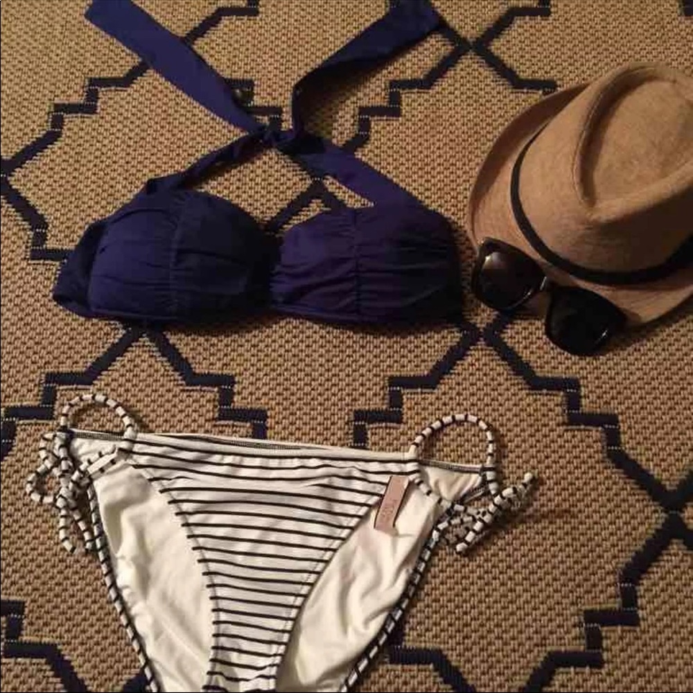 Tommy Bahama Halter bikini top Sz. M EUC!