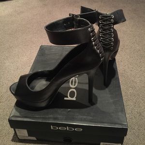 🛑SALE🛑 bebe Talin Black Platforms