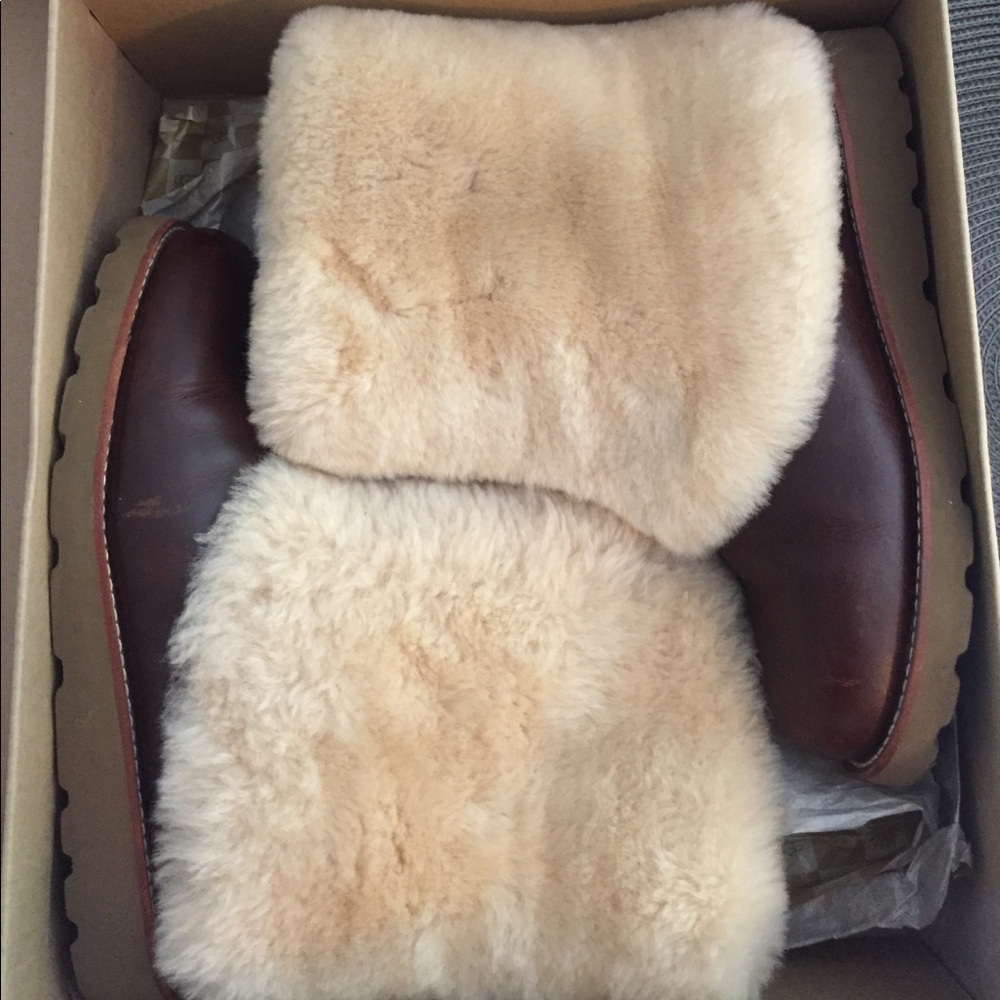 DISCONTINUED STYLE! like- new Uggs