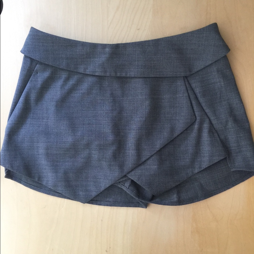 Never worn Aritzia Talula Skort! In stores now