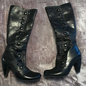 Gentle used leather boots